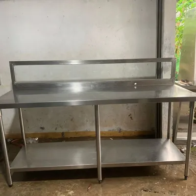 Meja 2 susun backplash kaca